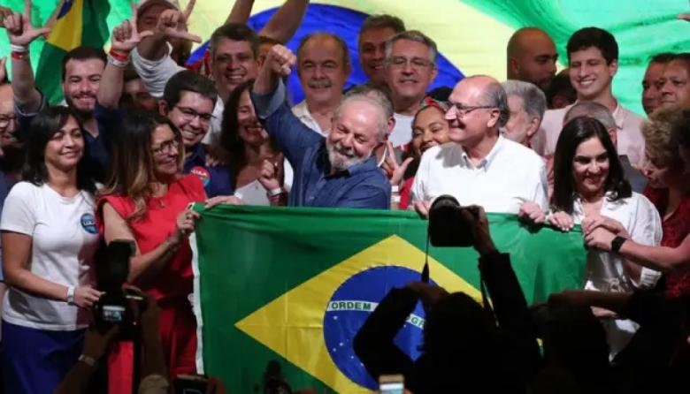 Lula celebró su reelección, pidió unidad nacional y anunció que buscará una inteligencia artificial brasileña