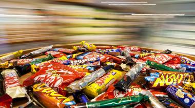 Nestlé asumió y confesó que el 60% de sus alimentos y bebidas no son saludables ni lo serán