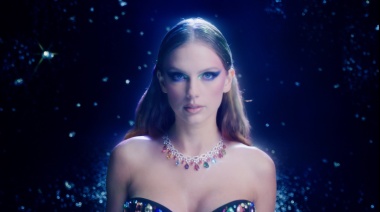 Taylor Swift crea su propia versión de Cenicienta en el videoclip de “Bejeweled” y da pistas sobre su próxima re-grabación