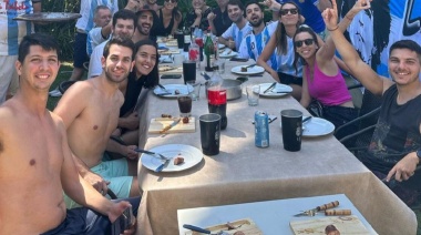 Un grupo de amigos alquiló una casa para convivir todo el mes del mundial