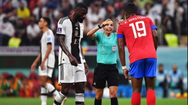 La árbitra francesa Stéphanie Frappart hizo historia en Qatar 2022