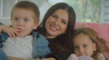 La China Suárez estrenó un nuevo videoclip con la participación de sus hijos
