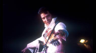 Elvis Presley regresa a los escenarios en forma de holograma