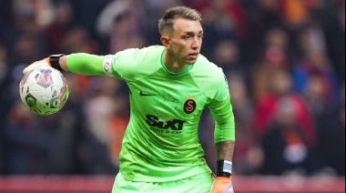 Estudiantes le saca ventaja a Peñarol y confirmaría la llegada de Muslera en las próximas horas