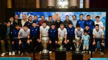Miles de platenses celebraron junto a las copas de la Selección en un evento inolvidable en el Palacio Municipal