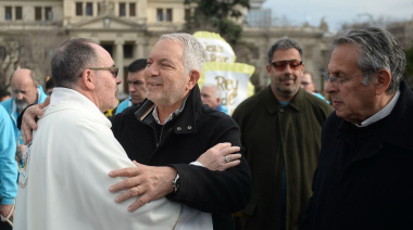 Alak participó de la misa y procesión de Corpus Christi junto a la comunidad platense