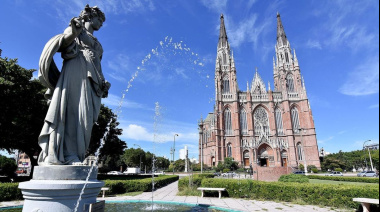 Turismo en La Plata: leve repunte en 2025 pero con señales de alerta en el consumo local