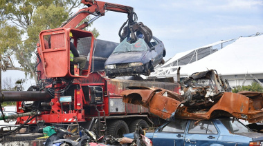 Avanza el plan de compactación de vehículos abandonados en La Plata