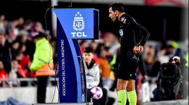 Novedad en el fútbol argentino: desde esta fecha los árbitros anuncian las decisiones del VAR por altoparlante
