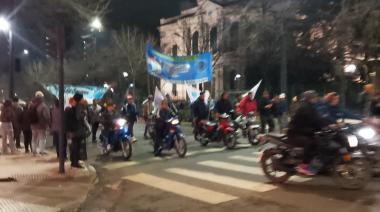 Movilización de antorchas de la UOCRA en La Plata: reclaman "trabajo y dignidad"