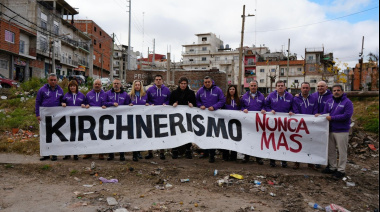 Milei lanzó su campaña en La Matanza con una foto provocativa: “Kirchnerismo nunca más”