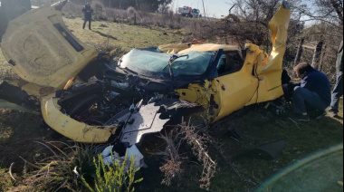 Una Ferrari despistó y chocó contra un campo cerca de La Plata: el conductor salió ileso