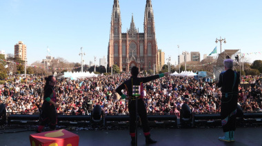 Multitudinario festejo en Plaza Moreno por el Día del Niño: música y actividades para toda la familia