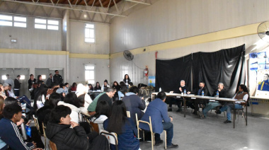 Estudiantes de la Secundaria N°4 de El Carmen organizaron un debate de candidatos