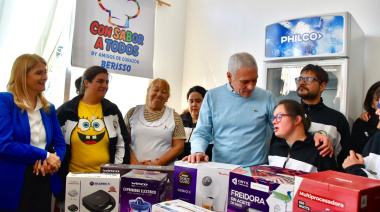 Cagliardi y Magario acompañaron la inauguración del café inclusivo de Amigos de Corazón en Berisso