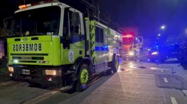 Fuego y desesperación en La Plata: un taller de motos quedó reducido a cenizas