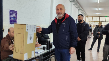 Mario Secco votó en Ensenada y aseguró que esperará el cierre de los comicios junto a Kicillof