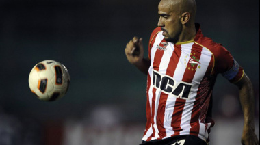 "Que vuelva el banderín": socios de Estudiantes juntan firmas para cambiar el escudo