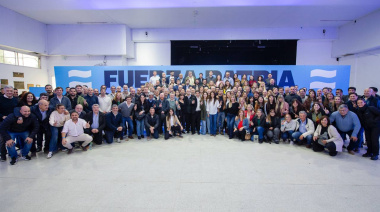 Kicillof reunió a Fuerza Patria en Ensenada de cara a las elecciones de octubre