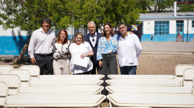 Alak entregó equipamiento para la puesta en valor de una escuela en Olmos