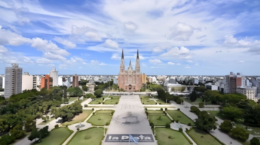 Gimnasia y Estudiantes saludaron a La Plata por su aniversario 143°