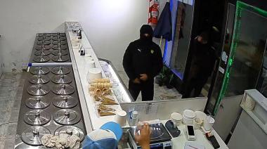 Violento asalto en una heladería de Tolosa: dos ladrones armados se llevaron la recaudación del día