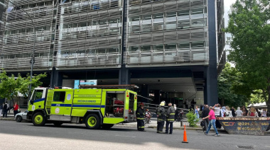 Susto en Plaza Moreno: evacuaron la Torre 1 por principio de incendio