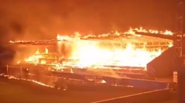 Los hinchas de un club europeo incendiaron su estadio luego de descender