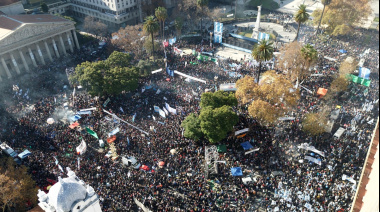 Arrancó la movilización a Plaza de Mayo contra la reforma laboral