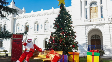 Papá Noel recibe a las familias en el Pesebre de la Municipalidad de La Plata