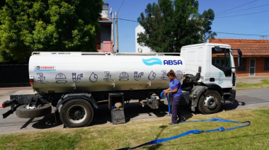 Ola de calor y cortes de servicio: el municipio y ABSA repartieron agua en La Plata