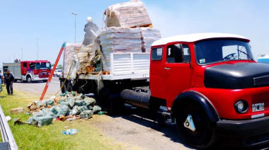 Se incendió un camión en la Autopista La Plata–Buenos Aires