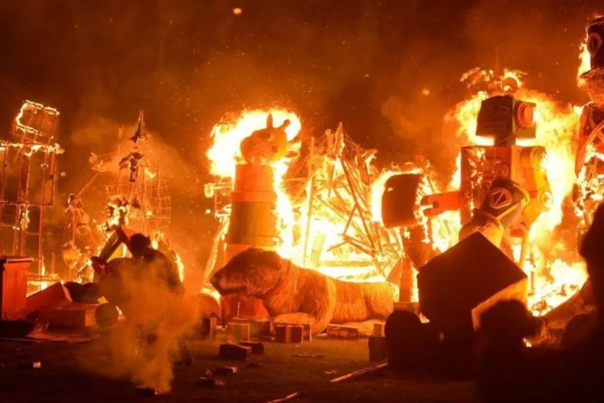 La Plata volvió a arder en Año Nuevo: cómo se vivió la quema de muñecos en los barrios