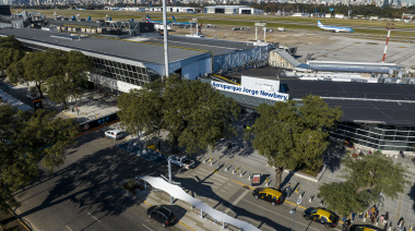 Aeroparque Jorge Newbery con más de 30 vuelos demorados: qué explican las aerolíneas
