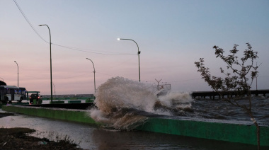 La crecida del Río de la Plata alcanzó su pico el domingo y comenzó a bajar este lunes