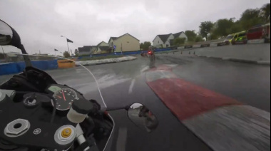 El video de un videojuego de motos que parece real y confunde a miles en redes