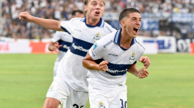 Golazo olímpico y debut en la red: Barros Schelotto puso el 1 a 0 de Gimnasia ante Racing