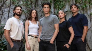 Netflix filmará una miniserie en La Plata con Enzo Vogrincic y Delfina Chaves