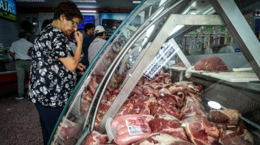 Diciembre caliente en las góndolas platenses: la carne lideró los aumentos en la ciudad