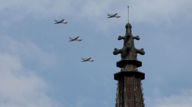 Sorpresa en el cielo platense: aviones militares sobrevolaron La Plata y el sur del AMBA