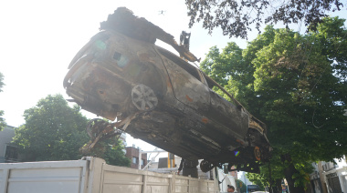 La Plata avanza con el plan para remover autos abandonados y compactar chatarra