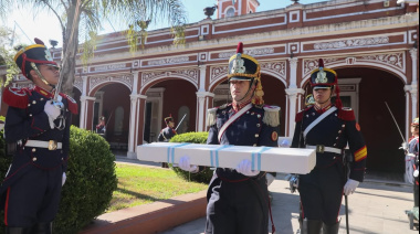 Tras el fallo judicial, el Gobierno trasladó el sable de San Martín al Regimiento de Granaderos