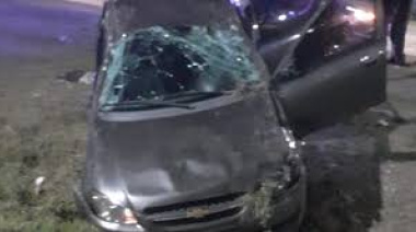 Ensenada: hallan un Chevrolet Corsa robado volcado en una zanja y buscan al conductor