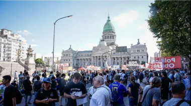 Incidentes en la marcha de la CGT contra la reforma laboral: piedrazos, corridas y represión frente al Senado