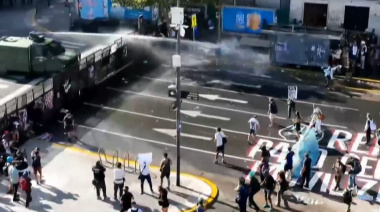 Tensión y enfrentamientos frente al Congreso durante el debate de la reforma laboral