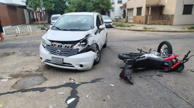 Grave choque en La Plata: un motociclista de 19 años está en estado crítico
