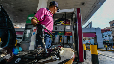 El Gobierno actualiza impuestos a combustibles y la nafta sube desde marzo