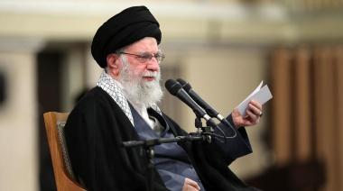 Quién era Alí Jamenei, el líder supremo asesinado por EEUU que dominó Irán por décadas