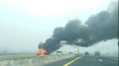 Incendio de un camión en la Autopista La Plata-Buenos Aires: demoras y desvíos en Villa Elisa
