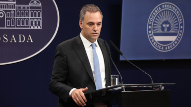 Adorni habló tras la polémica por el viaje de su esposa en el avión presidencial: “Uno hace las cosas bien, pero te podés equivocar”